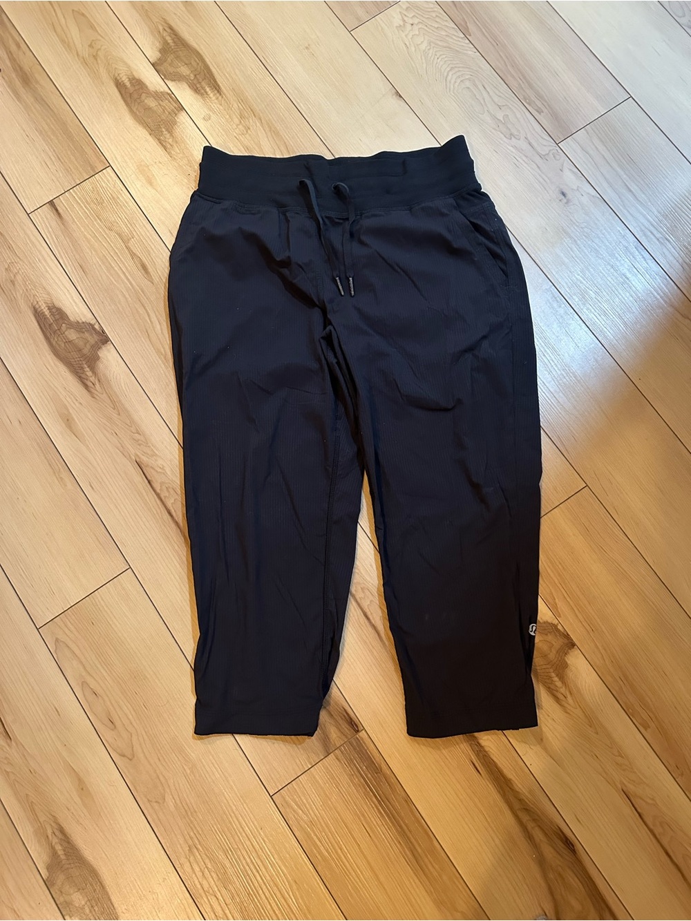 Women’s LULULEMON Black Performance Jogger capris